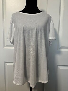 Under Armour brand Women's Breathe T-Shirt, White, Sz XL, *NWT*